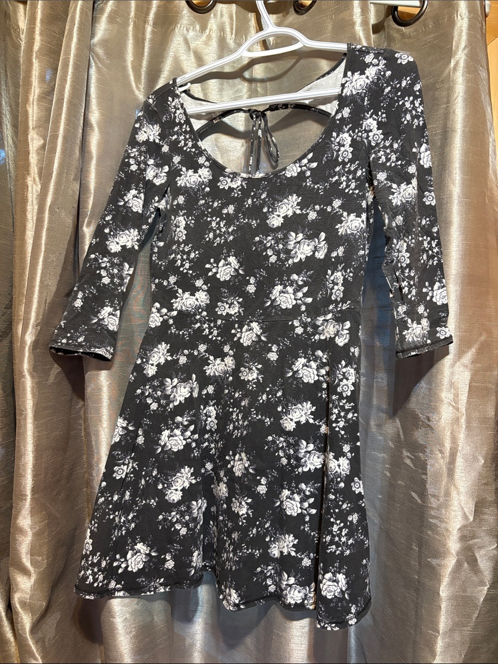 Black & White Floral Scoop-Neck 96% cotton Mini Dress Medium